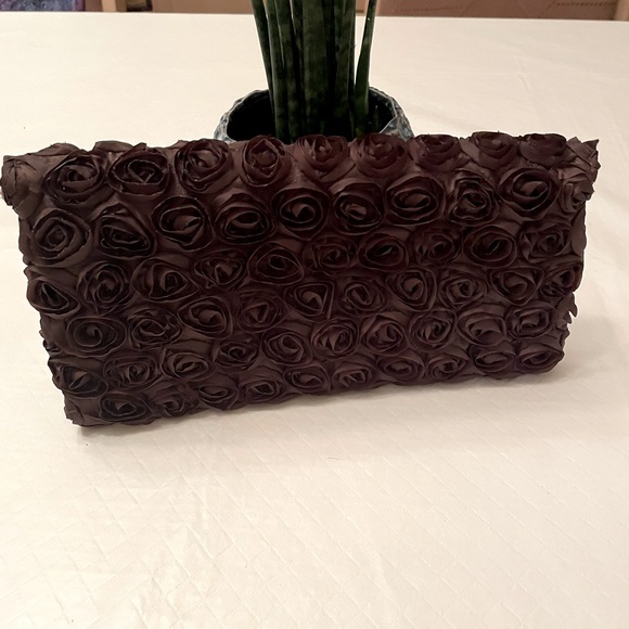⬇️27⬇️$21 Brown evening clutch Purse with flower 🌺 blossoms. NWOT necklace set - Picture 2 of 9
